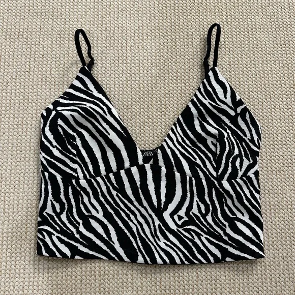 Cropped Ribbed Zebra Print Top - Picture 5 of 5
